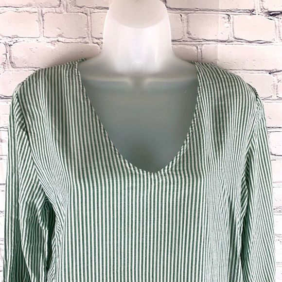 H&M L.O.G.G. Green Striped V-neck Tunic Top Size 4 - Picture 3 of 9